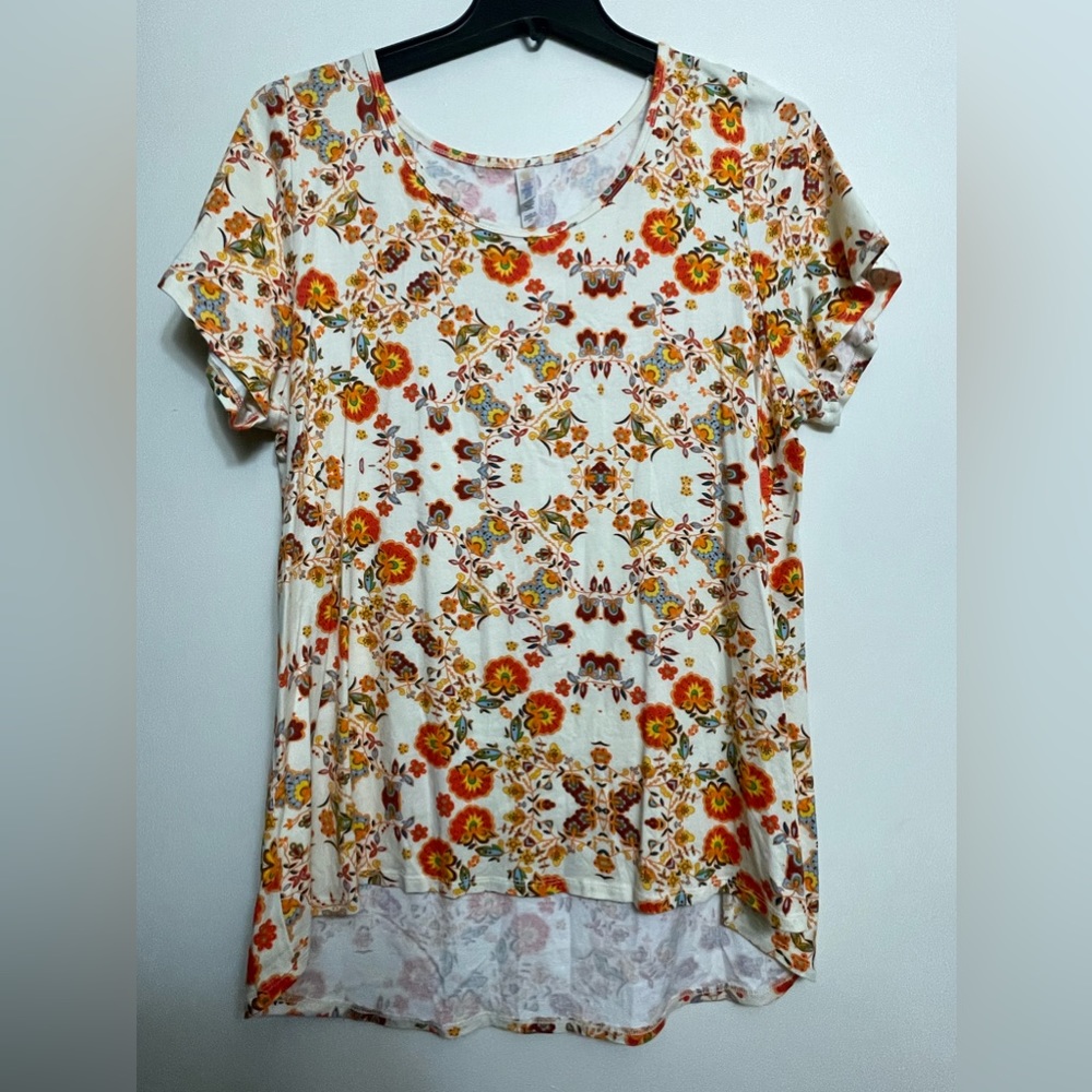 ‼️🎉Reasonable Offers Accepted🎉‼️ LuLaRoe Shirt